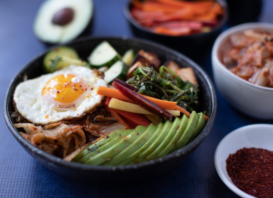 Voyage culinaire en Corée : Découvrez le kimchi et le bibimbap à travers les recettes incontournables